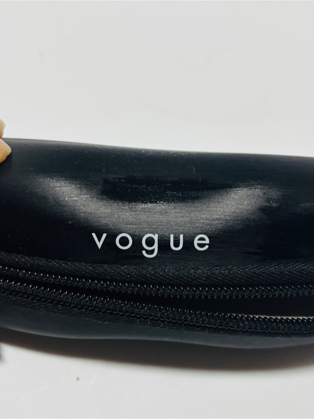 Vogue Black Glossy Zip Eyewear Case